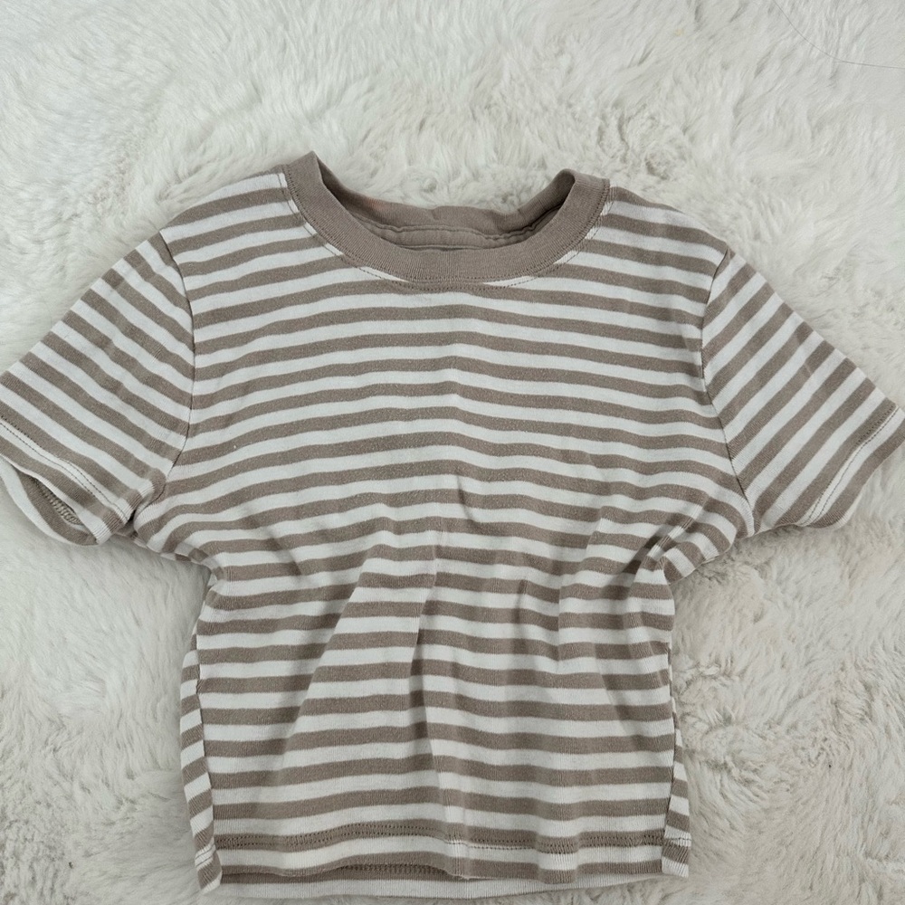 Hollister short baby tee XS worn but in good condition